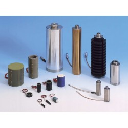 Piezoelectric Actuators & Controllers Piezoelectric Actuators & Controllers